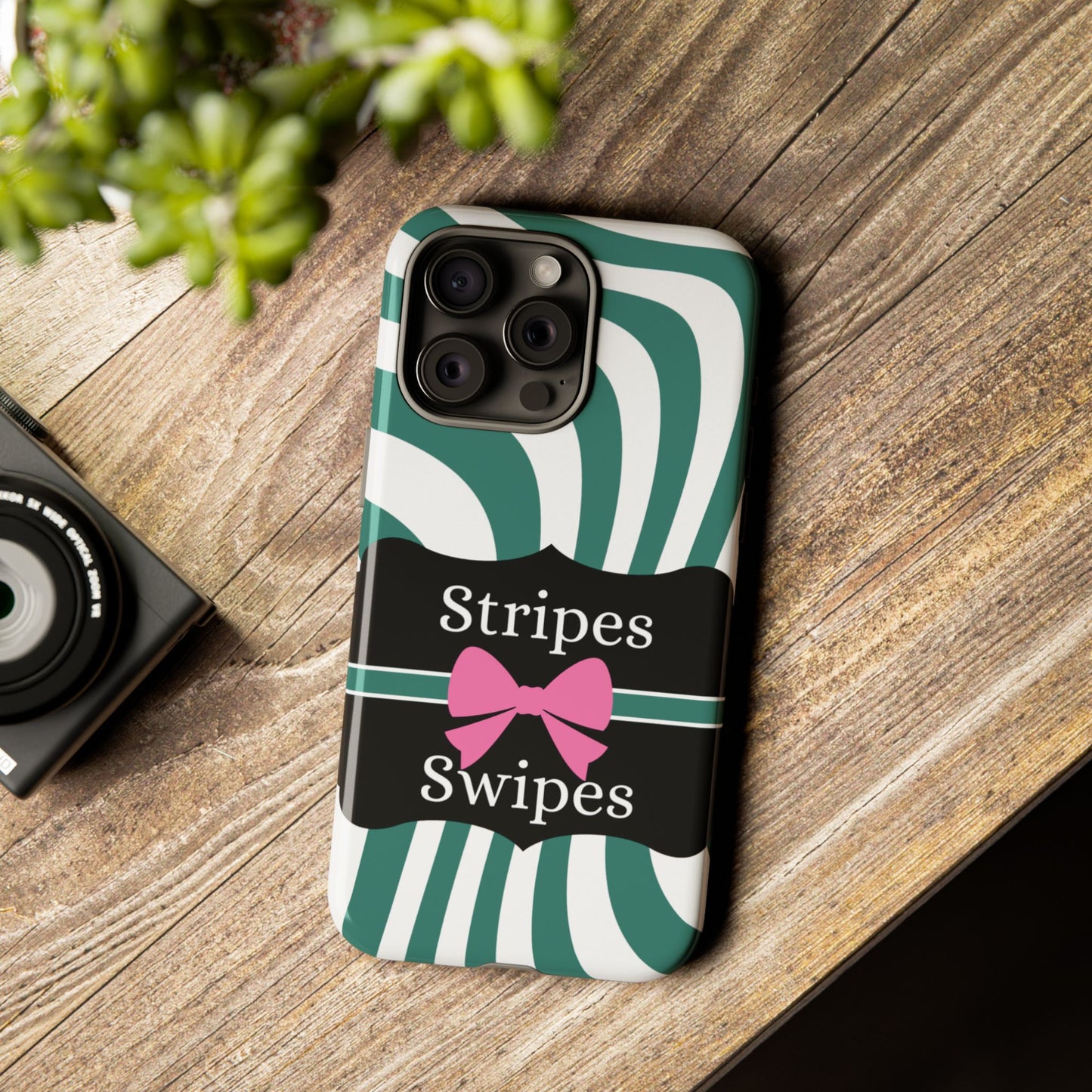 Phone Case iPhone 16/15/14 - Wavy Green/White Stripes & Swipes Tough Case