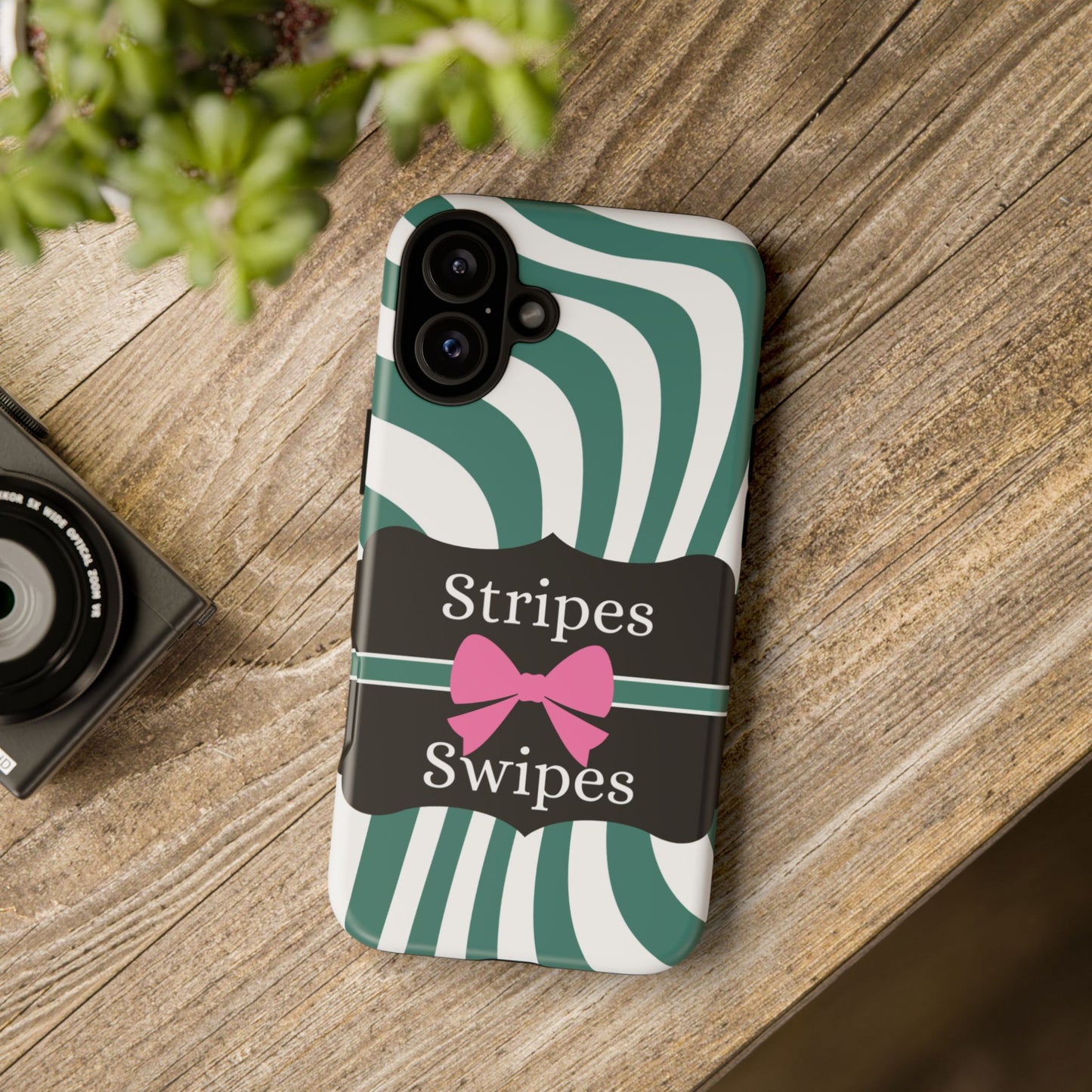 Phone Case iPhone 16/15/14 - Wavy Green/White Stripes & Swipes Tough Case