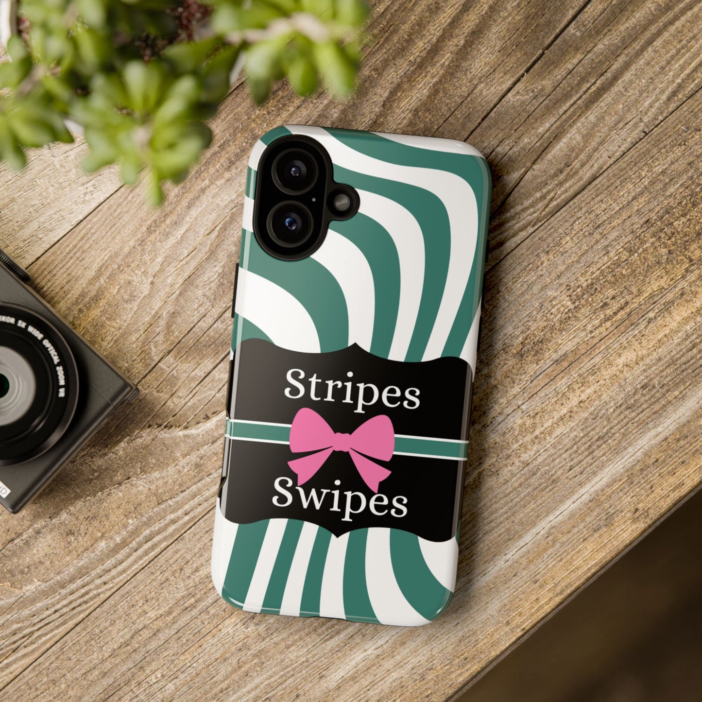 Phone Case iPhone 16/15/14 - Wavy Green/White Stripes & Swipes Tough Case