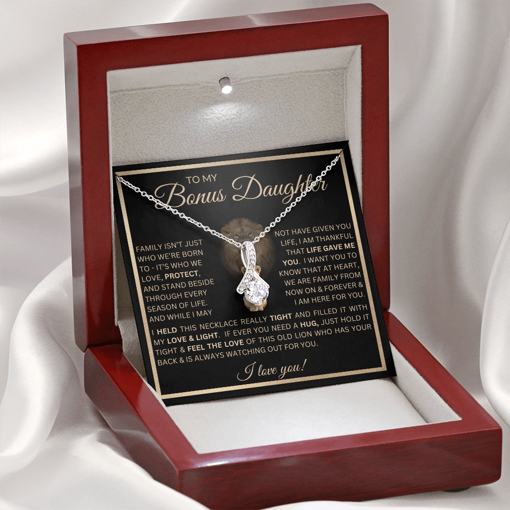 To My Bonus Daughter Gift - Alluring Beauty Necklace with "This Old Lion Has Your Back" Message